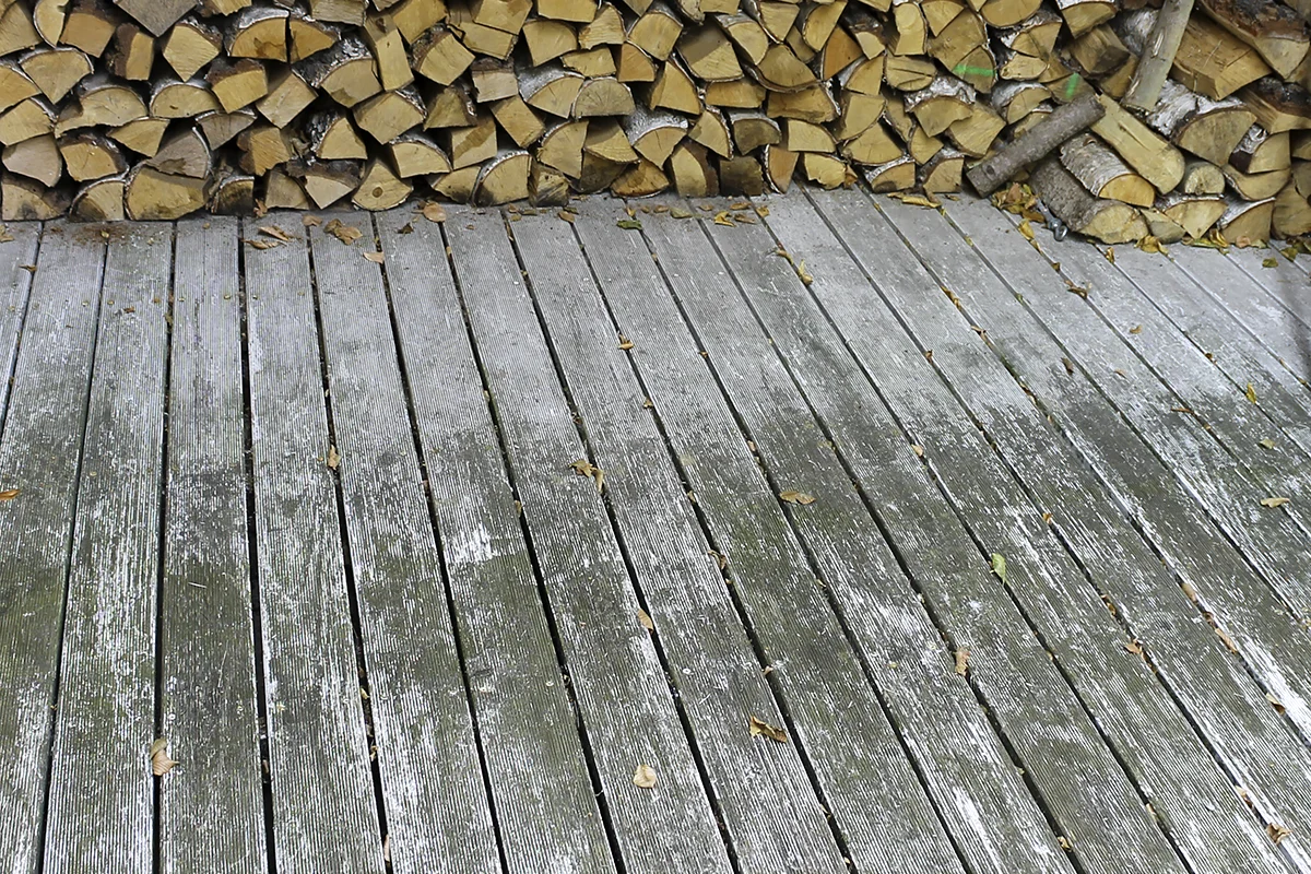 Jak wyczyścić deski tarasowe?